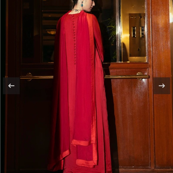 Elegant Red Evening Gown - Picture 4 of 10